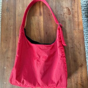BAGGU Red Shoulder Bag with Minimalist Style